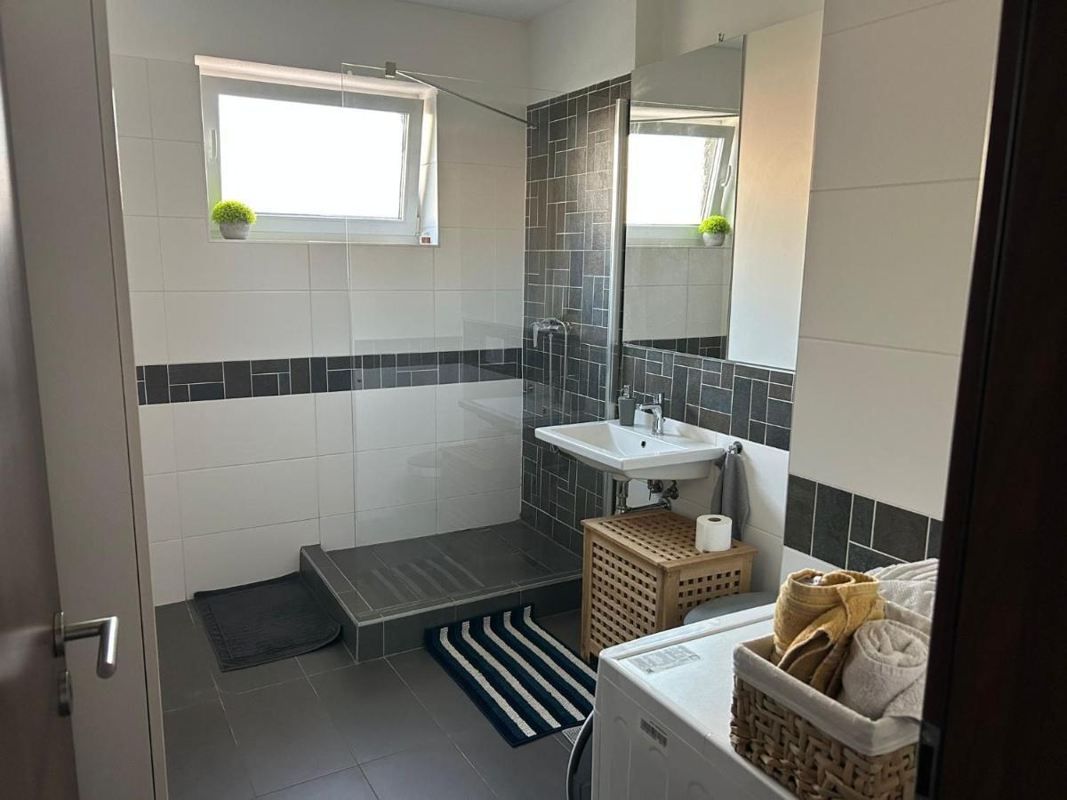 Apartman "Dunaj" Private Parking - Klimatizacia Samorin Luaran gambar